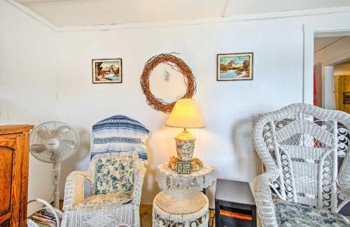 Hartford Haus | Hartford Cottage with Private Beach on Bear Pond!