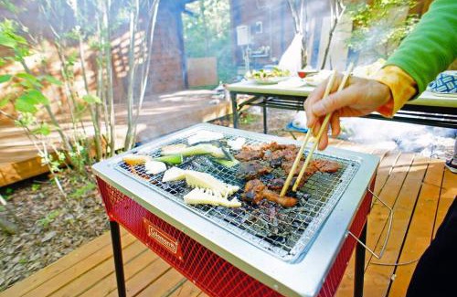 Tsumagoi Haus | HARUNA CABIN 森の中のログハウス 、広々ウッドデッキでBBQ、公園散策、北軽井沢観光