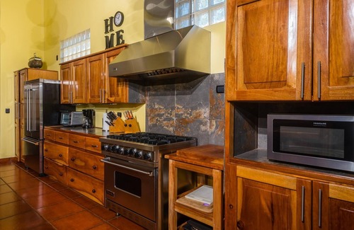 Potrero Haus | Have Fun in this Huge Beachfront Home with Infinity Pool at Potrero