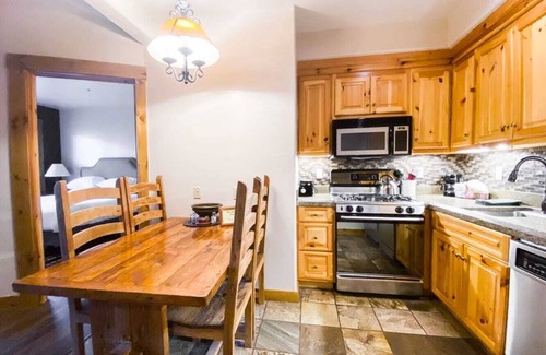 Mountain Village Wohnung | Have It All! Ski in/out Affordable Too!