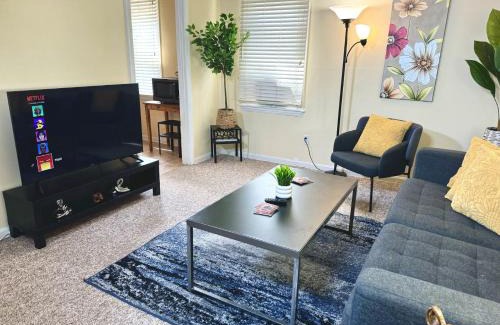 Euclid Wohnung | Haven of Elegance and Comfort