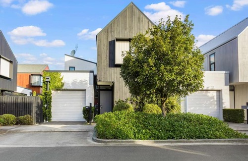 Hobsonville Haus | Havenview Residence with courtyard