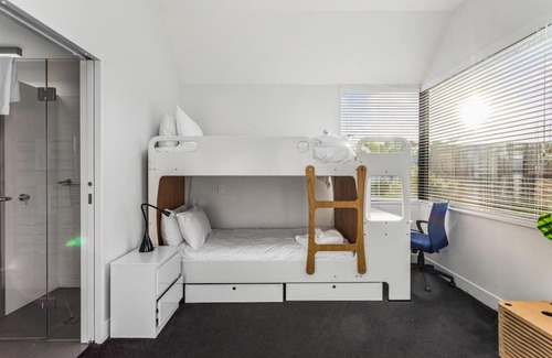 Hobsonville Haus | Havenview Residence with courtyard