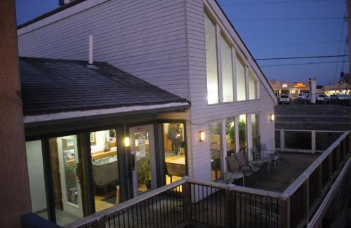 Osage Beach Hotel | Hawk's Nest Lodge