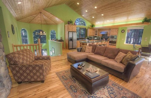 North Upper Truckee Haus | Hawks View Hideaway by Lake Tahoe Accommodations