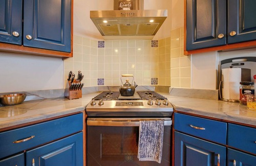 Hopkins Haus | Hawkz House Unit 1: Stunning 1-bedroom unit with WiFi, AC, and pool