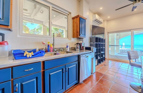 Hopkins Haus | Hawkz House Unit 1: Stunning 1-bedroom unit with WiFi, AC, and pool