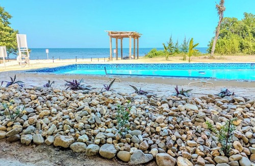 Hopkins Haus | Hawkz House Unit 1: Stunning 1-bedroom unit with WiFi, AC, and pool
