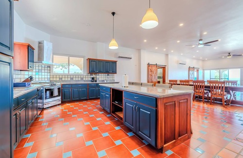 Sittee River Haus | Hawkz House Unit 2: Oceanfront 3-bedroom House with pool,AC, and wifi