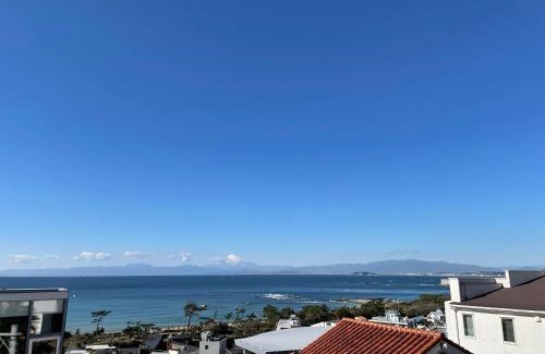Hayama Haus | Hayama Ocean & Mt Fuji View -葉山 海を見渡す家-