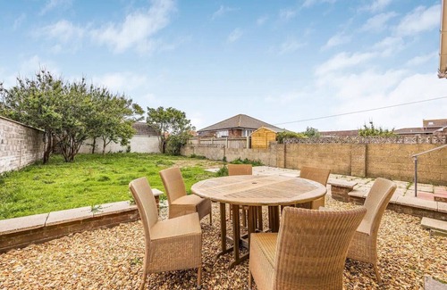 South Hayling Haus | Hayling Beach House with Parking | Pass The Keys