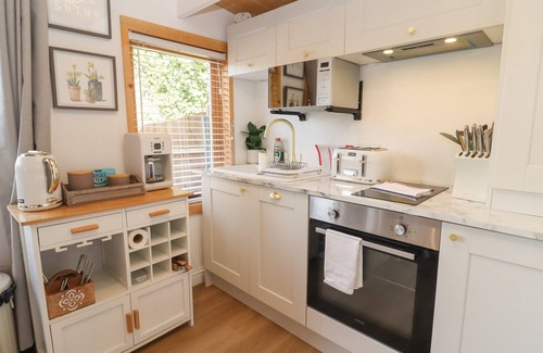 Blandford Saint Mary Hütte | HAZEL, pet friendly, character holiday cottage in Blandford Forum