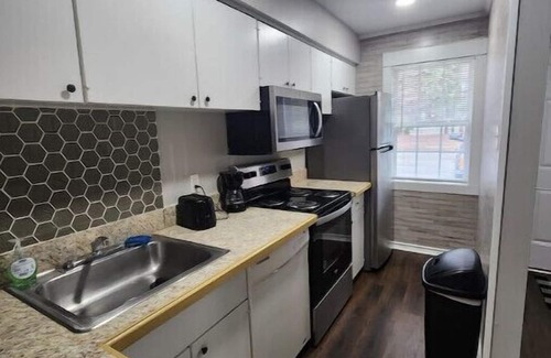 Bryant Wohnung | Heart of Bryant apartment F