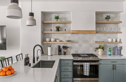 Carlsbad Haus | Heart of Carlsbad 2 bed 2 bath with Pool + Hot Tub