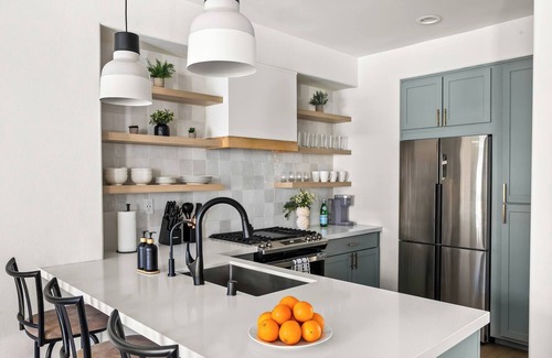 Carlsbad Haus | Heart of Carlsbad 2 bed 2 bath with Pool + Hot Tub