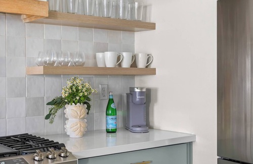 Carlsbad Haus | Heart of Carlsbad 2 bed 2 bath with Pool + Hot Tub