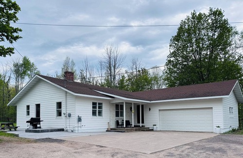 Houghton Haus | Heart of Houghton! Trails, Shopping & More!