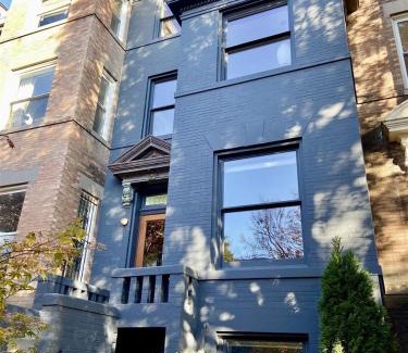 Mount Pleasant Wohnung | Heart of Mount Pleasant - with parking