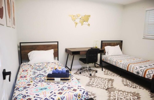 Ormond Beach Haus | Heart of Ormond Beach - Self check-in - Beach