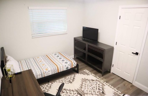 Ormond Beach Haus | Heart of Ormond Beach - Self check-in - Beach