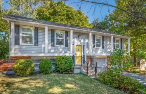 Lenexa Haus | Heart of Overland Park - 3BD - Backyard - BBQ with Netflix