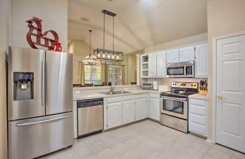 Rowlett Haus | Heart of Rowlett - 3 BD 2BA Cozy Getaway w Patio