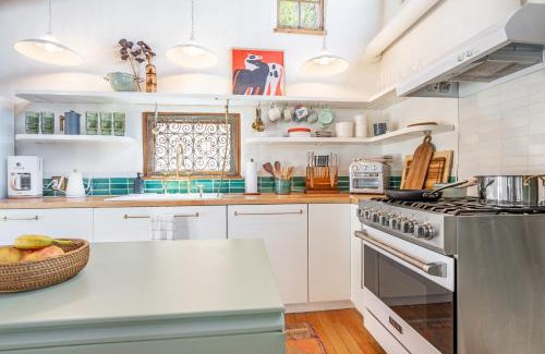 West Manhattan Haus | Heart of Santa Fe - Adorable Hideaway - King and Queen - Walk to Everything - Fireplace - AC