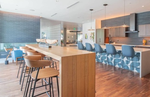 Tempe Wohnung | Heart of Tempe 1BD with Pool Gym Parking!