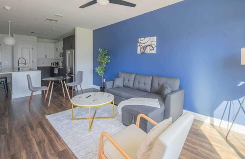 Tempe Wohnung | Heart of Tempe 1BD with Pool Gym Parking!