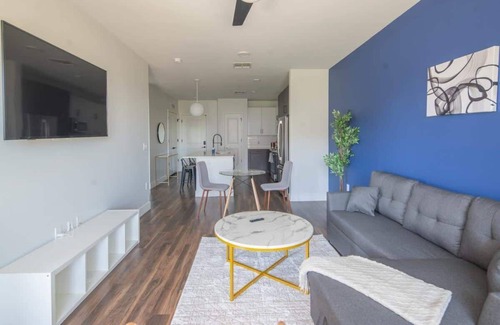 Tempe Wohnung | Heart of Tempe 1BD with Pool Gym Parking!