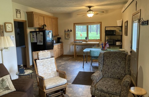 Custer Kabine | Herz der Black Hills, angrenzender Nationalwald, frische Luft und strahlende Sterne !!