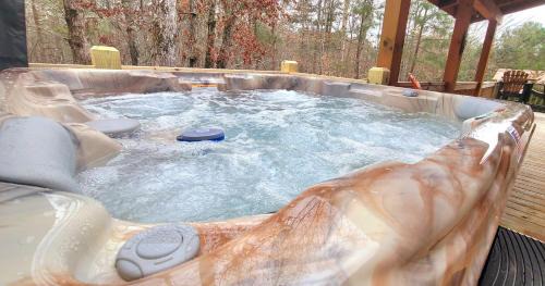Eagle Mountain Haus | Heated In Door Pool Hot Tub 6 Seater Fire Pit Wineries Pickleball Gym