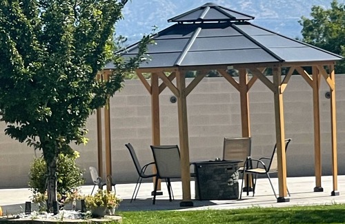 West Jordan Haus | Heated outdoor pool open April 9. Hot tub, stunning view, 5 star, clean, quiet