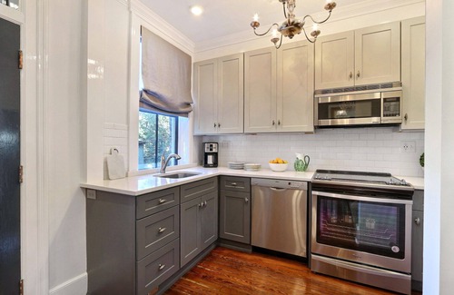 Historic District - North Haus | Elegantes Stadthaus Schritte zum Pulaski-Platz!