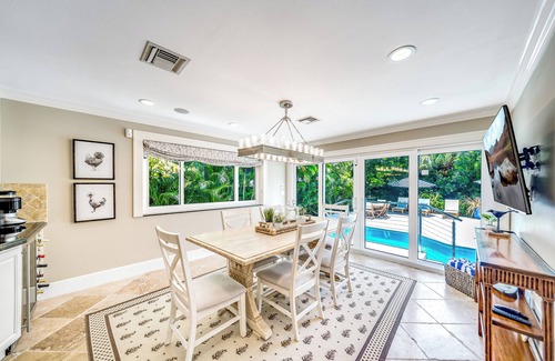 Colee Hammock Haus | Heated Pool+BBQ! Tropical Serenity+Close To Beach!