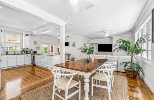 Northwood Shores Haus | Heated Pool, Beach, Miramar Villa by RoveTravel