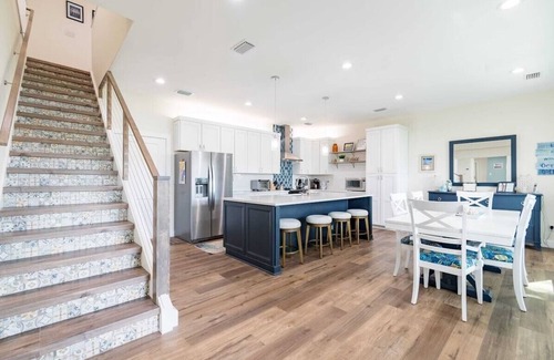 Cocoa Isles Haus | Sunset Oasis-Pool-Canal-Walk to Beach