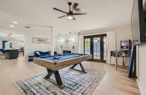 Las Vegas Haus | Heated Pool Modern Ranch Villa 10 Min to Strip