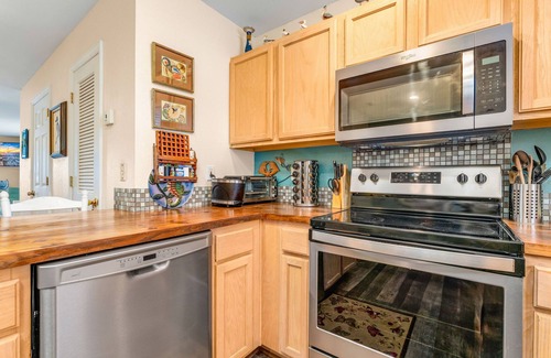 Port St. Joe Haus | Summer Special! Heated Pool, Playground & Pickleball!