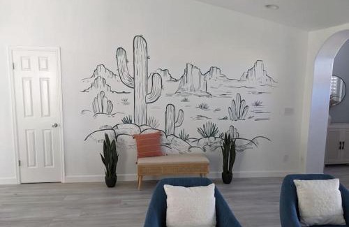 Chandler Haus | Heated Pool - Spacious, Cheerful Home 5br/3bath