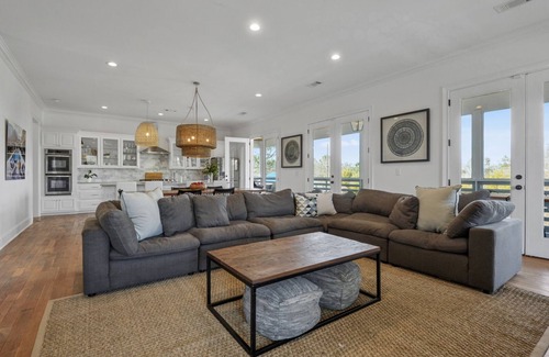 Waveland Resort | Heated Pool, Steps to Beach, Stylish Interior, Amenities Galore!