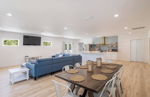 Waveland Haus | Heated Pool, Walk 2 Beach, 3 King Beds, Sand Volleyball, Firepit, Pet Friendly