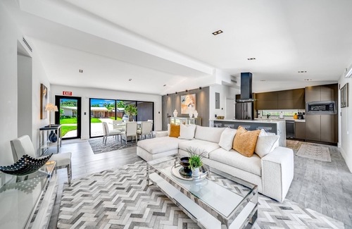 Riverside Park Haus | Heated Pool! Waterfront+Kayak! Close 2 Beach!