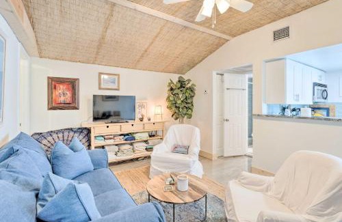 Delray Beach Haus | Heated Saltwater Pool and Bar Del Ray Cottage!