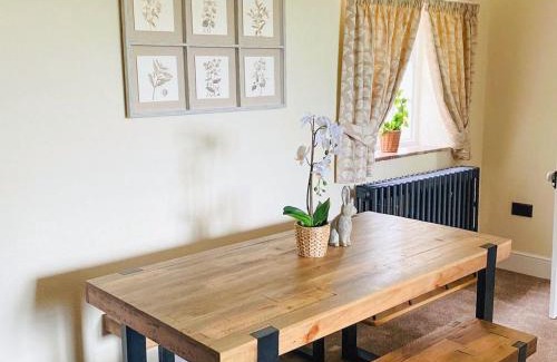 Leek Haus | Heath View