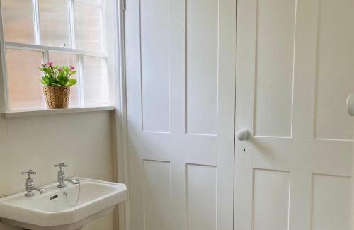 Leek Haus | Heath View