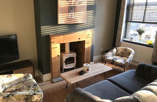 Halifax Haus | Heather Bank Cottage, Halifax. Yorkshire. HX2 7DD