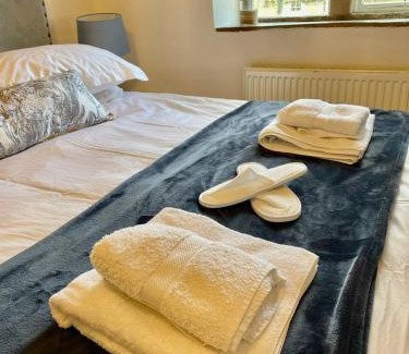 Atworth Haus | HEBE COTTAGE - Idyllic and homely with attention to detail