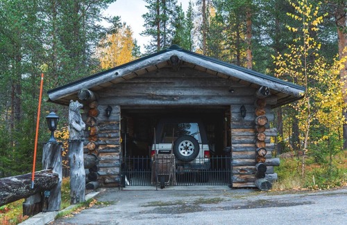 Sirkka Kabine | Hellevi Log Cabin by Aavalevi Holidays