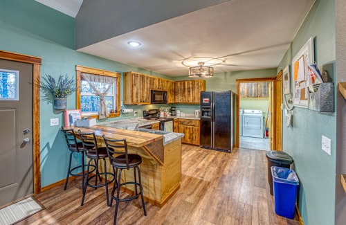 Compton Kabine | Hemmed-in-Hollow Cabin, Hikers Paradise with cell phone reception and wifi